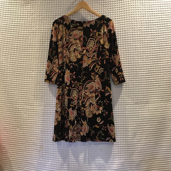 The Perfect Dress Floral dress w/ pleated hemline. - Picture 2 of 5